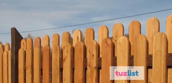 Фото Деревянный забор из строганной доски