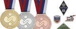 фото Металлические значки и спортивные медали.