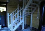 Фото №2 Двухмаршевая Г-образная деревянная лестница