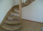 фото Деревянная лестница на второй этаж