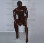 фото Манекен мужской полноростовой сидячий, коричневый, гипс-стек
