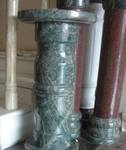 фото Каменные перила, столбы, колонны зеленый мрамор