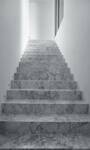 фото Лестница из натурального камня серый мрамор