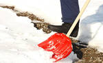 фото Ручная уборка снега подсобники.