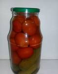 фото Консервиронанные томаты с огурцами 1,8 л.