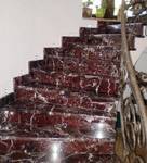 фото Лестница из камня красный мрамор