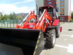 фото Трактор промышленный Беларус 92П погрузчиком Универсал 800R (г/п 1500 кг)