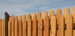 фото Деревянный забор из строганной доски